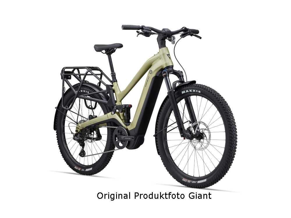 Giant Stormguard E+3 E‑Bike in Oliv mit breiten Reifen und robustem Gepäcktraeger.