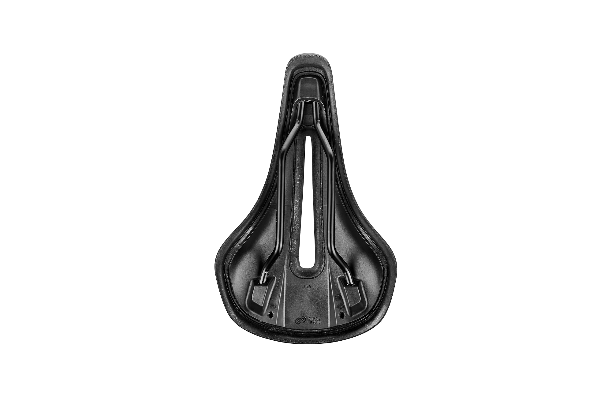 Unterseite des Giant Grit Core Fahrradsattels mit Befestigungsschienen und mittigem Ausschnitt, auf weissem Hintergrund.