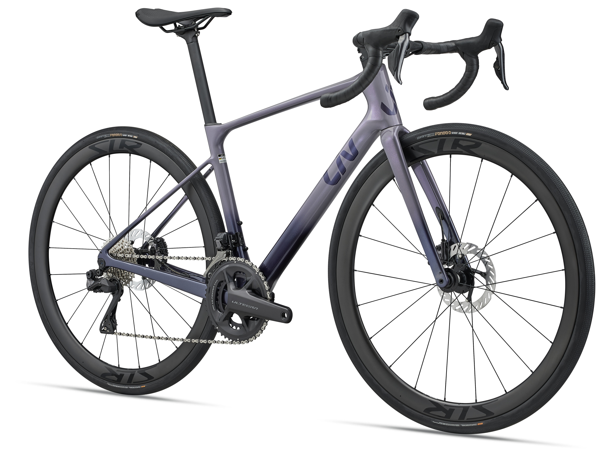 Liv Avail Advanced UI2 Rennrad in Violet Flare mit Carbonlaufrädern in Schrägansicht.