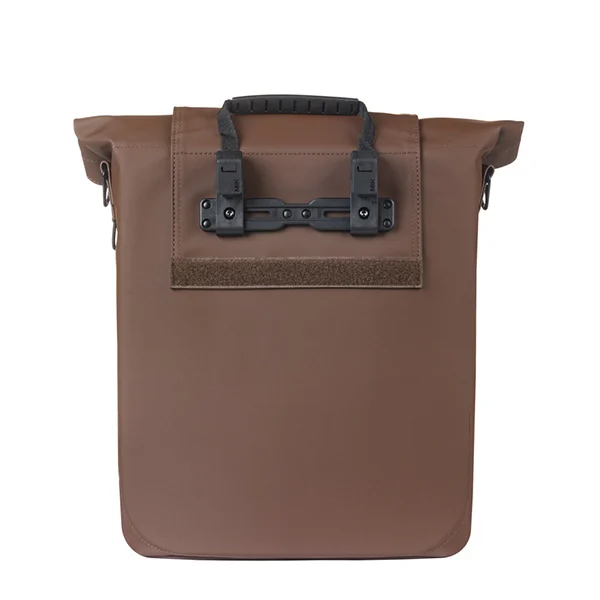 Rückansicht der Basil City MIK Fahrradshopper Packtasche in rostbraun