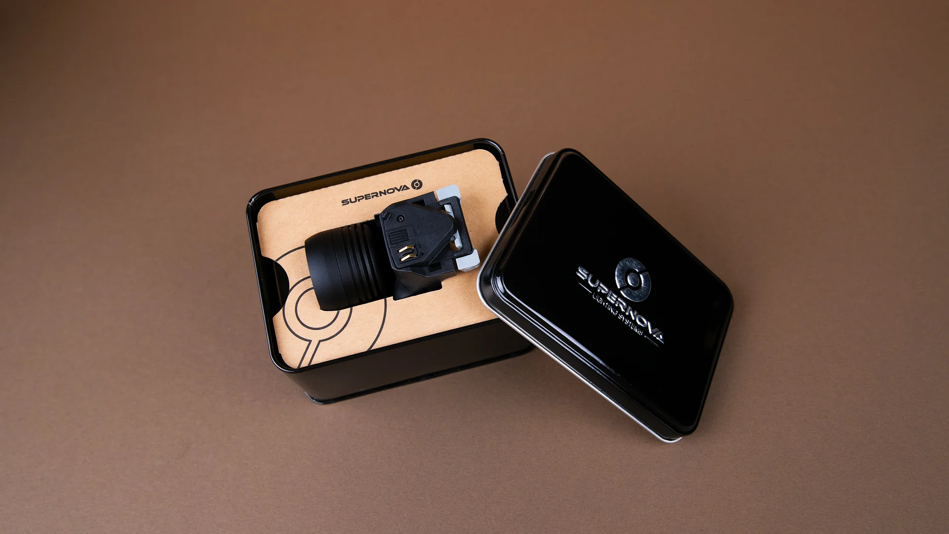 Supernova Mini2 Pro Scheinwerfer in der Originalverpackung