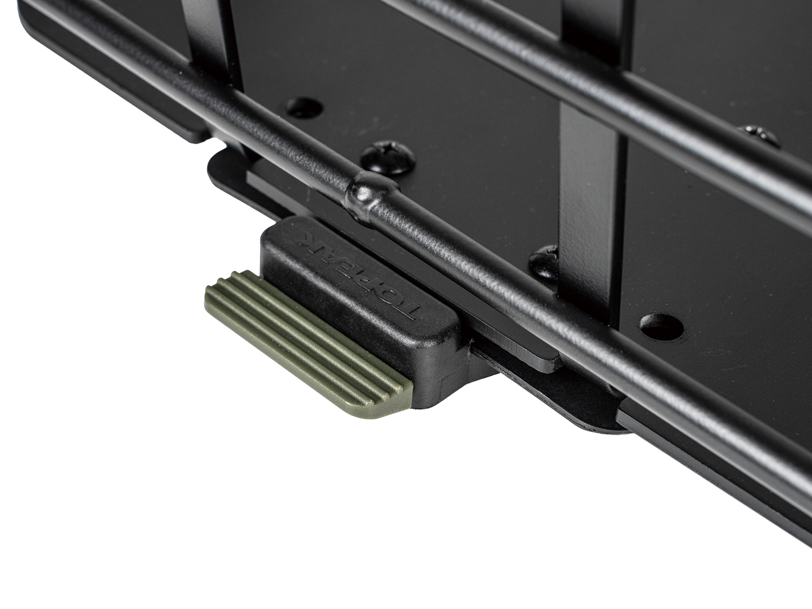  Topeak Urban Basket DX 18 Fahrradkorb in Schwarz, Detail der QuickClick-Befestigung und Bodenplatte.