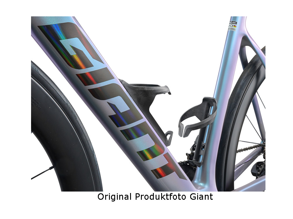 Giant Propel Advanced Pro 0 Di2 Aero-Rennrad in Blau-Lila mit markantem Unterrohrlogo und Flaschenhalter.