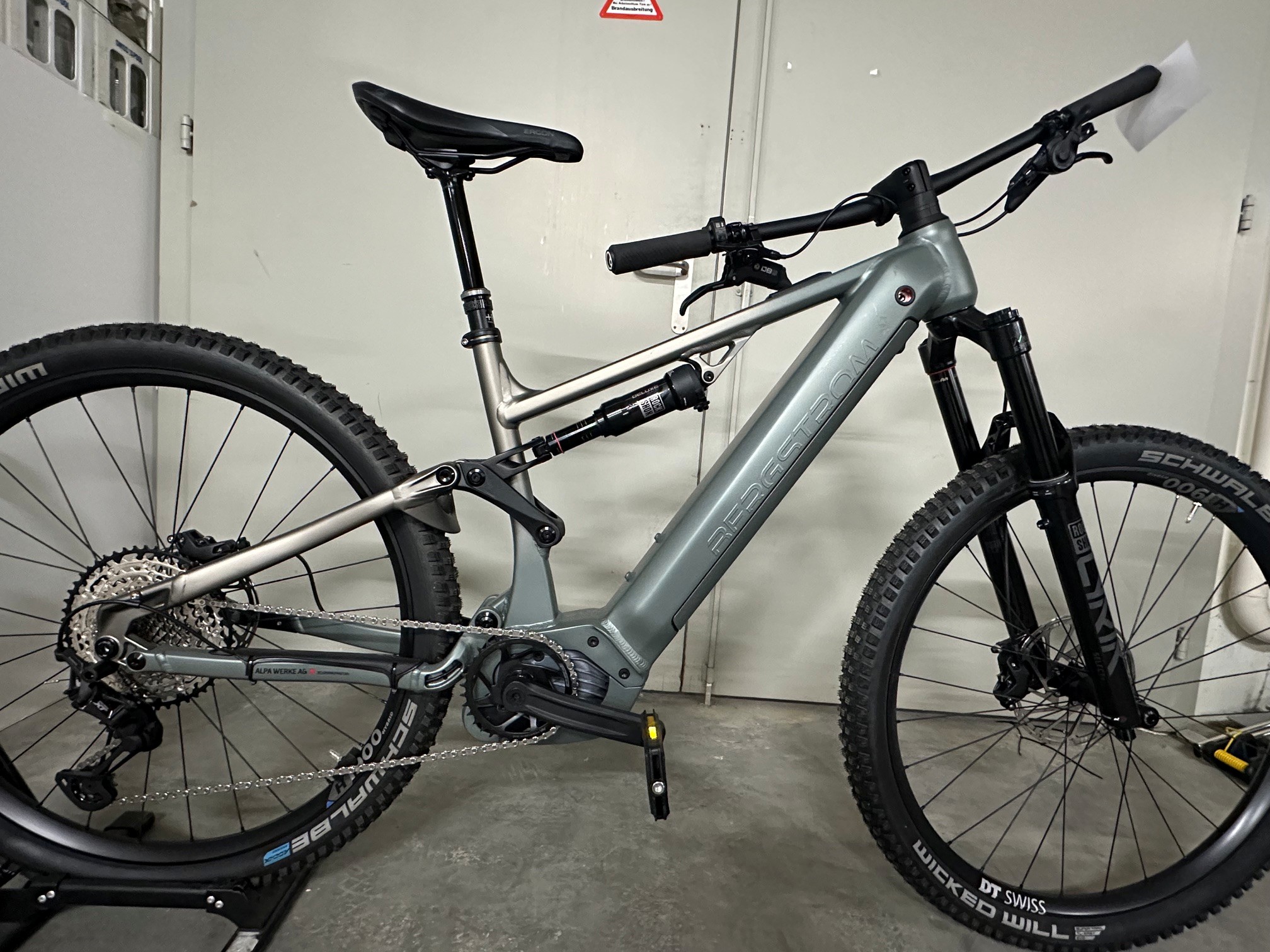 Bergstrom AXV 869 R E-MTB 256275 Ausstellungsstück - Seitenansicht