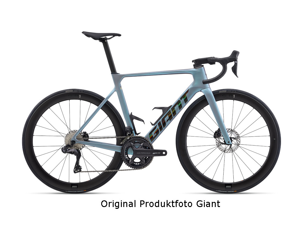 Giant Propel Advanced Pro 0 Di2 Aero-Rennrad in Blau-Lila in Seitenansicht mit Carbon-Laufrädern.