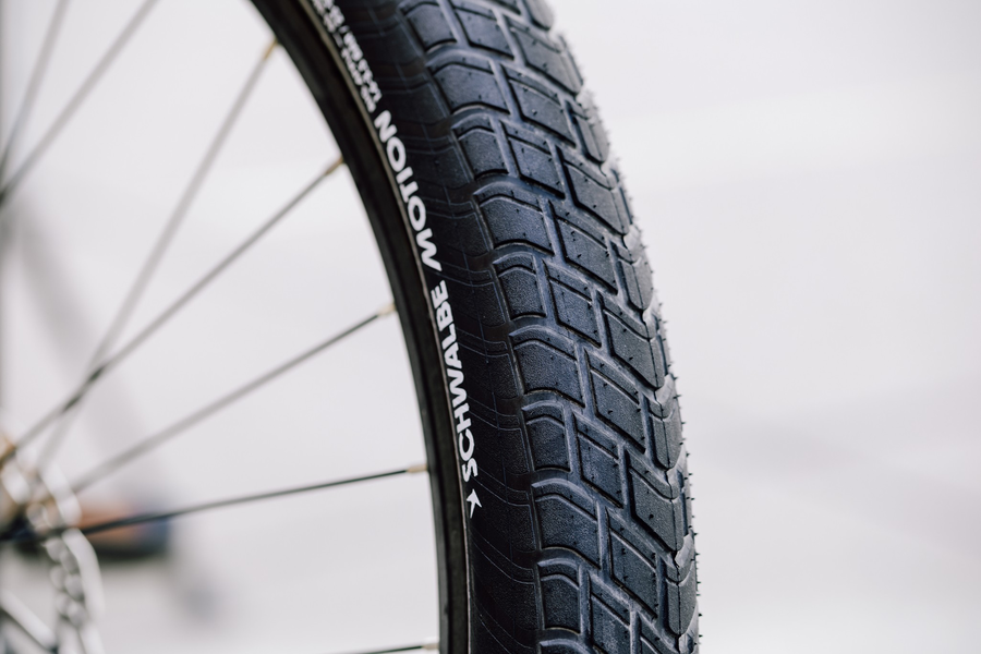 Detailaufnahme des Schwalbe Motion Big Apple Fahrradreifens