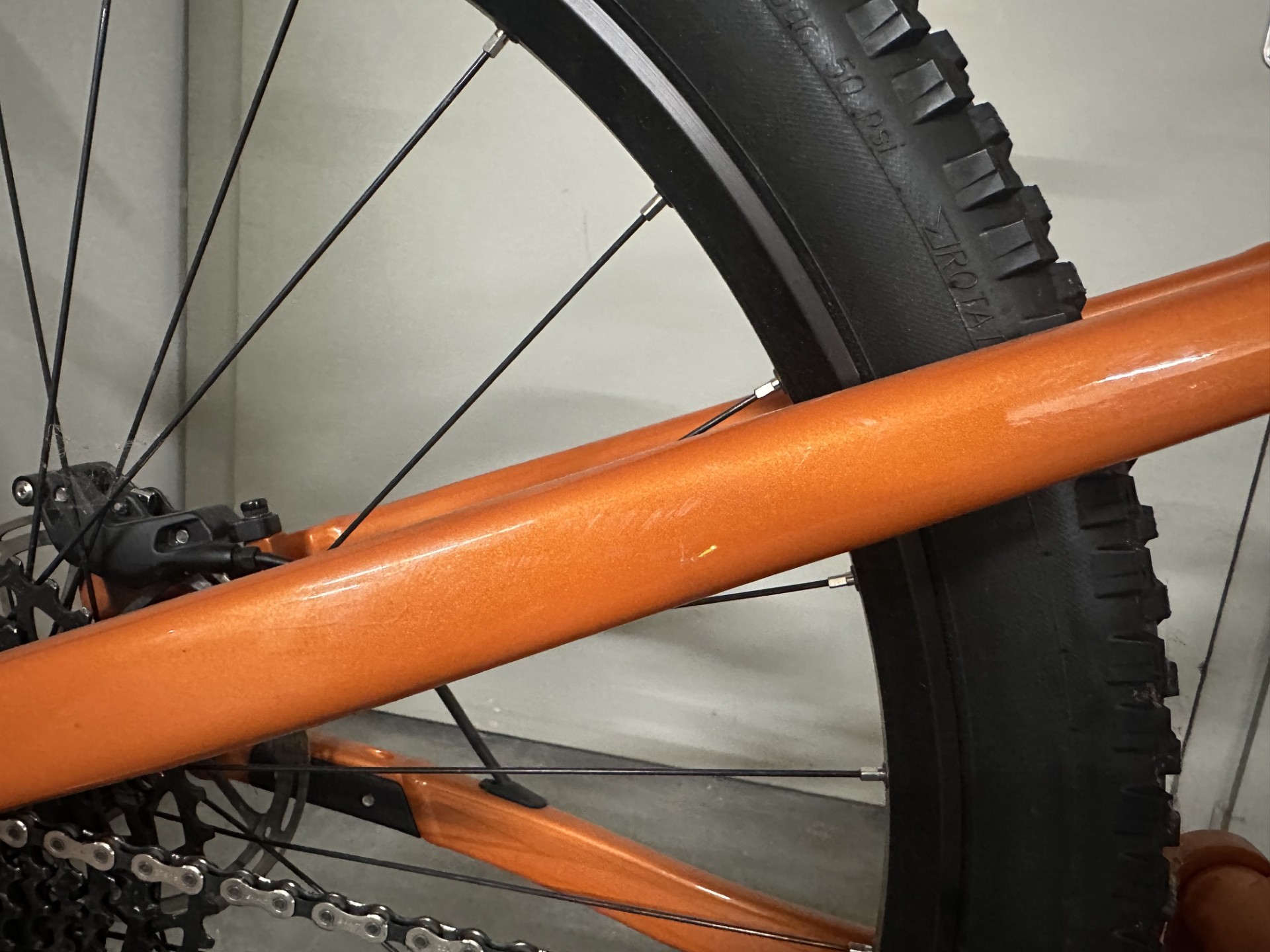 Bergstrom Flow 3 E-MTB Testvelo - Kratzer Hinterbau