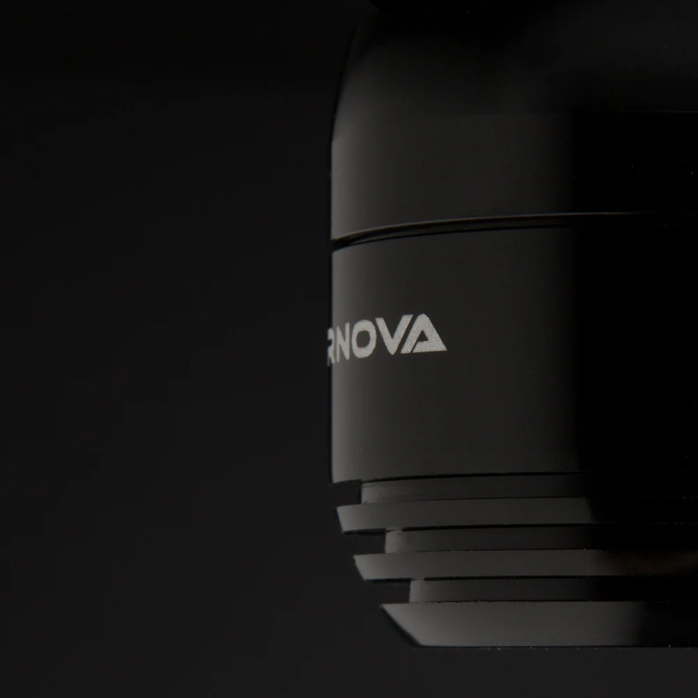 Feu avant Supernova Mini 3 Pro MonkeyLink, détail boîtier avec rainures de refroidissement