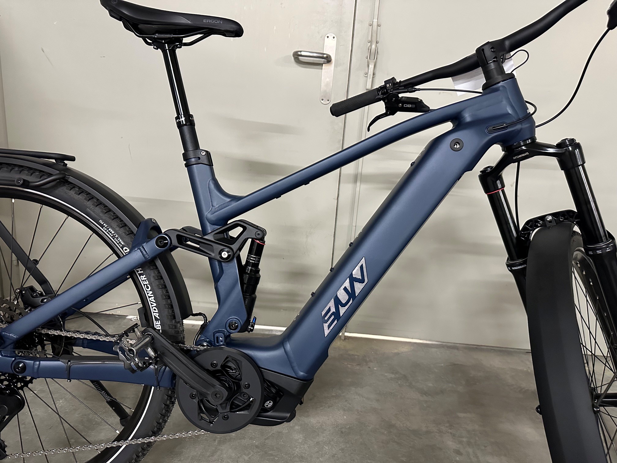 Bergstrom SUV 1.8 E-MTB dark-blue Ausstellungsstück - Seitenansicht