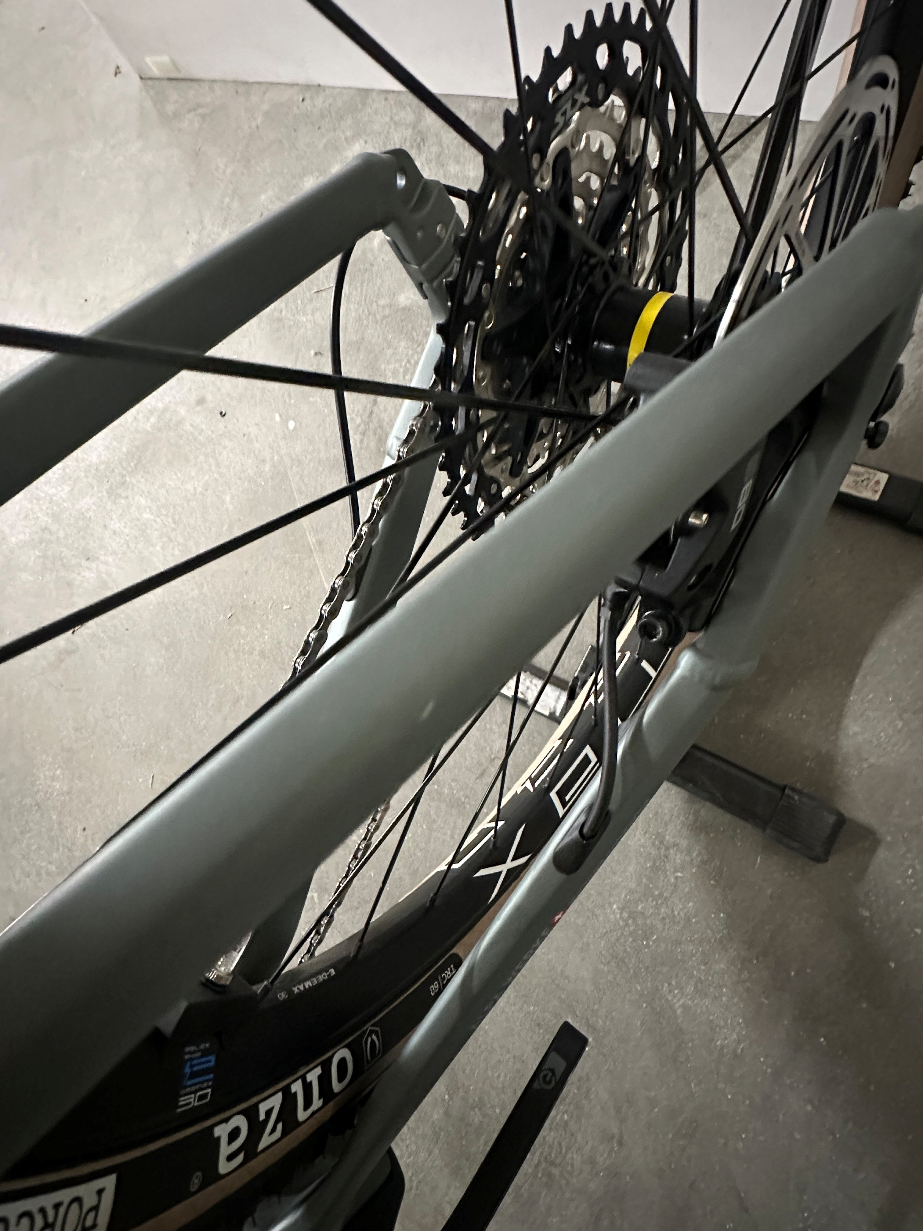 Bergstrom Pure 2.8 E-MTB in grau-grün Ausstellungsstück, Lackschaden Sitzstrebe