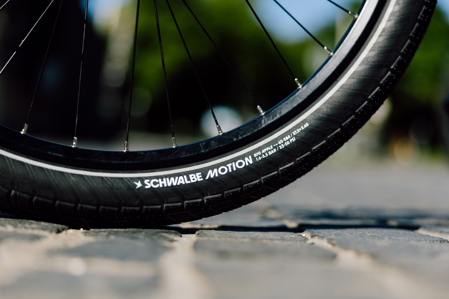 Detailaufnahme des Schwalbe Motion Big Apple Fahrradreifens