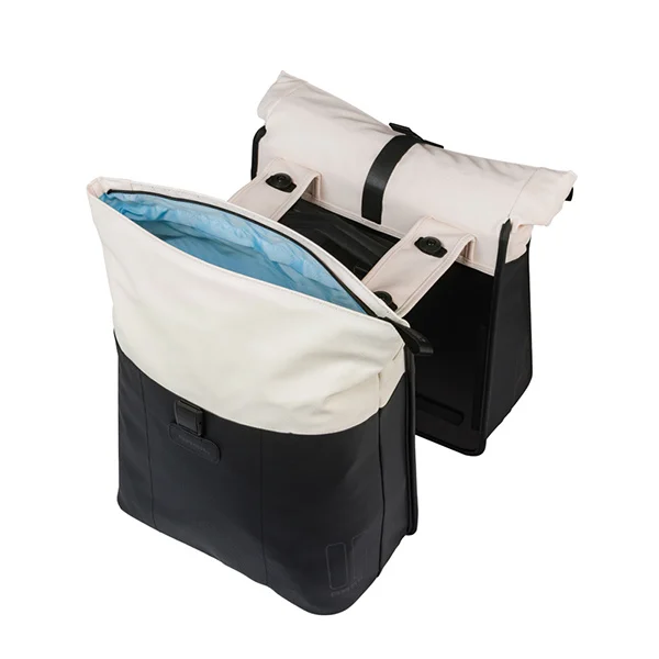 Basil Vive MIK Doppelpacktasche in Off‑White/Schwarz, geöffnet dargestellt mit sichtbarem Innenraum.