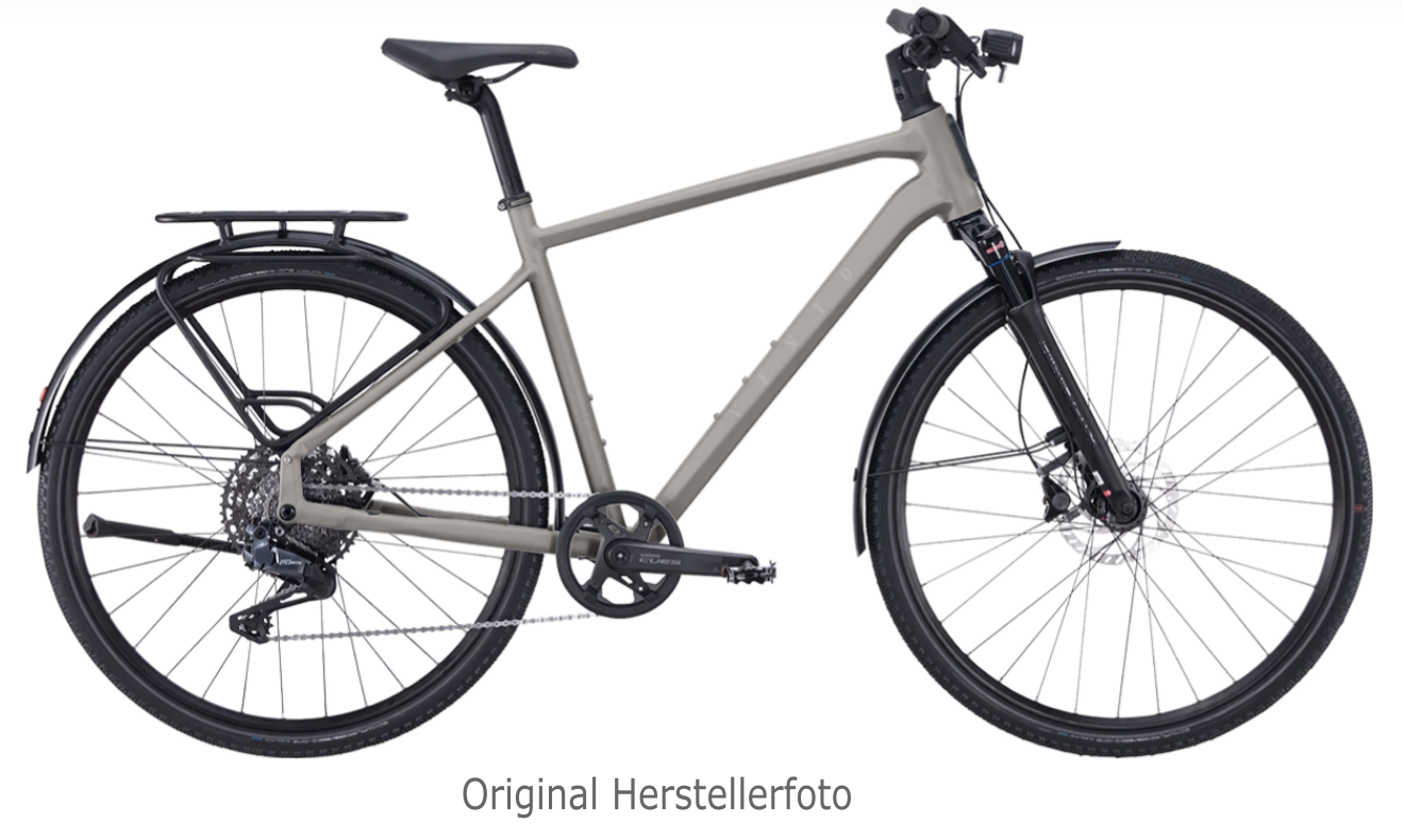Cresta Vento GTS Fahrrad in Metall matt mit Federgabel, Gepäckträger und Schutzblechen in Seitenansicht.