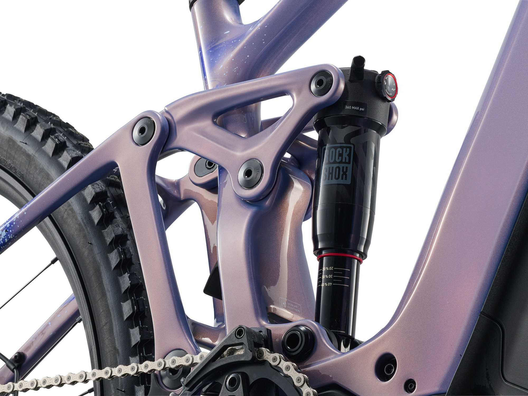 Liv Intrigue Advanced E+ 2 E-Mountainbike in Ember Violet mit Akku und Hinterradfederung.