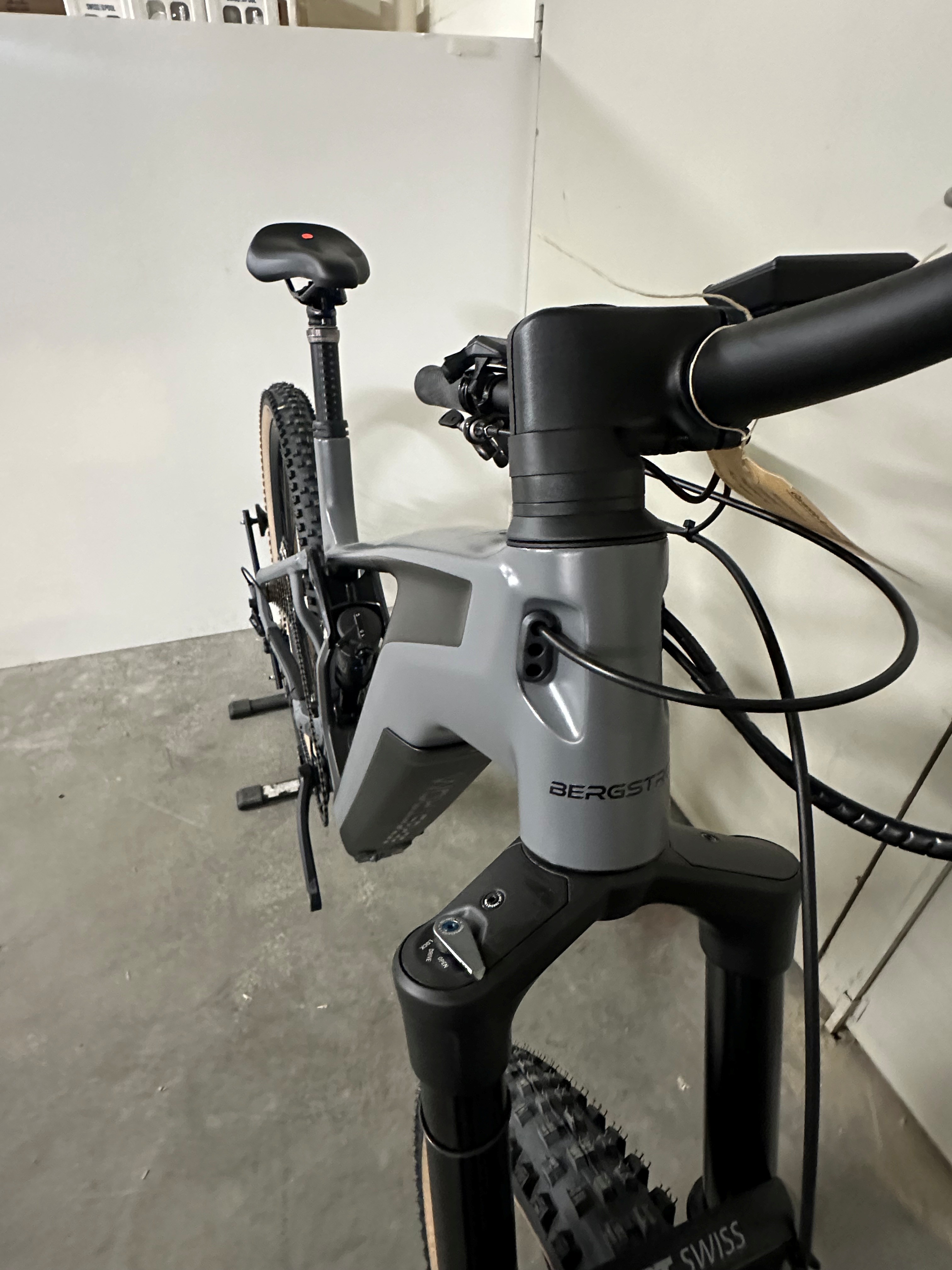 Bergstrom ATV 969 E-MTB, Ausstellungsstück in grey, Frontansicht