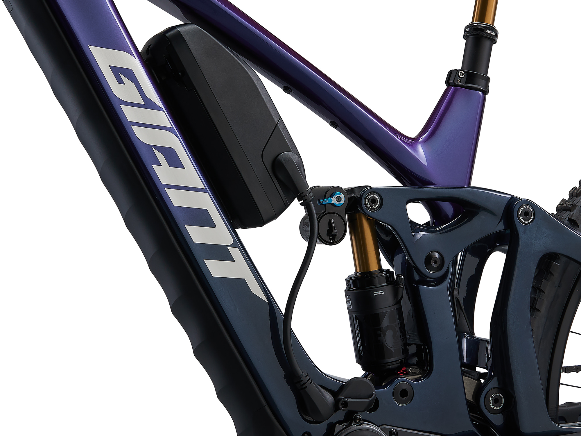 Giant EnergyPak Plus 280 Zusatzakku am E-Bike Rahmen montiert, schwarzes Gehaeuse mit Anschlusskabel.