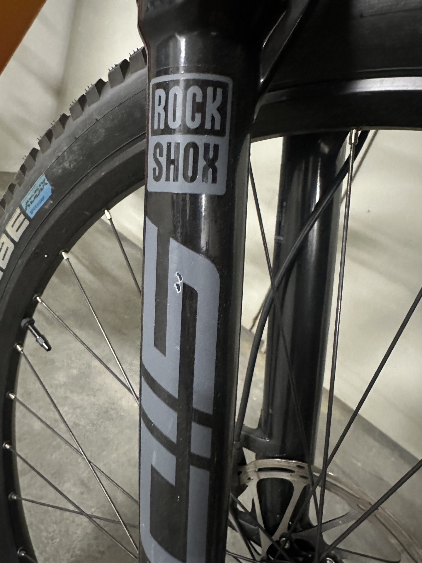 Bergstrom Flow 3 E-MTB Testvelo - Lackschaden Gabel