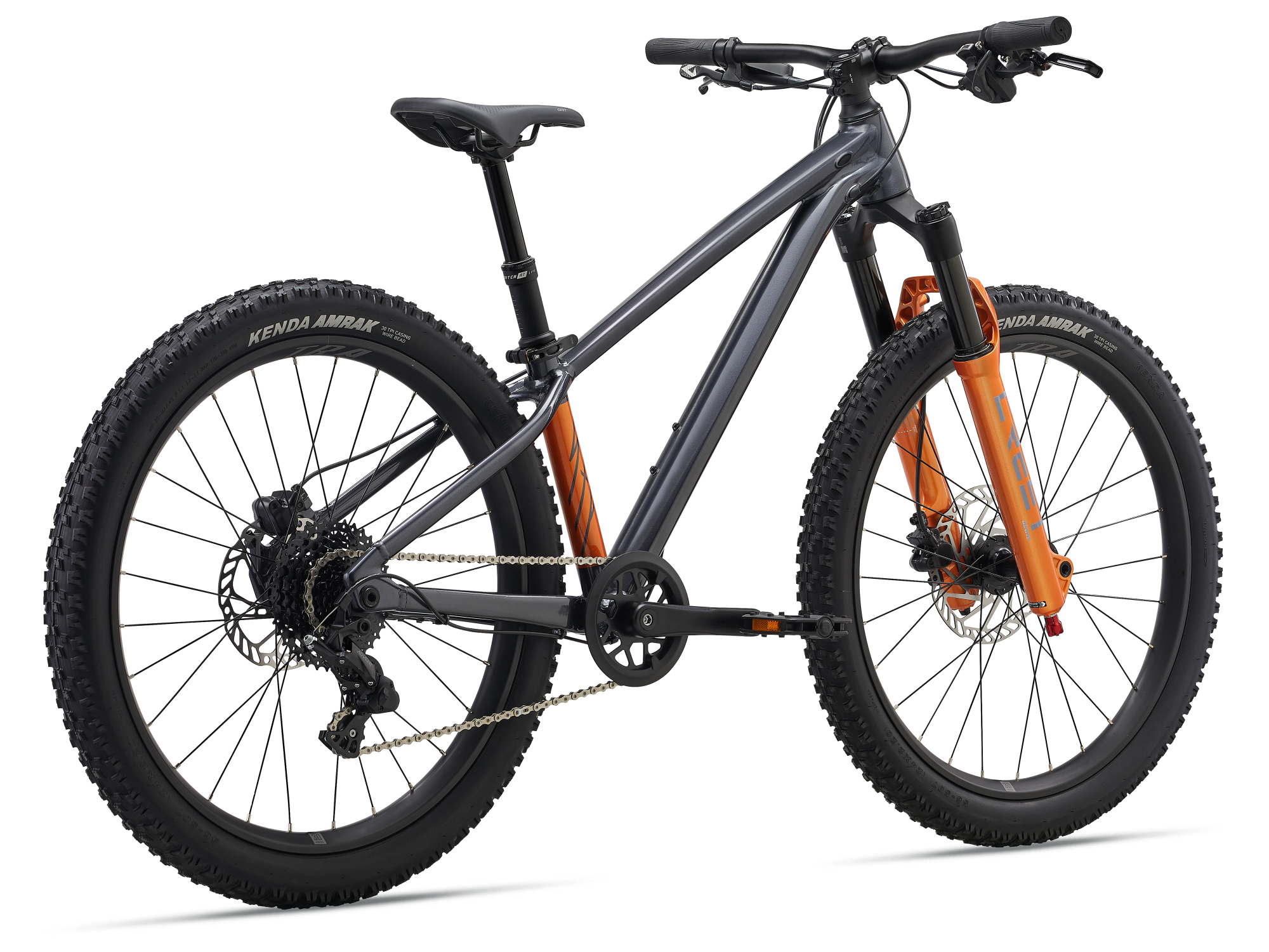 Giant STP 24 24-Zoll Kinder MTB in dunkel grau mit orangem Sattelrohr und oranger Federgabel, Ansicht schräg von hinten