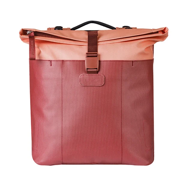  Einzelansicht der Basil Vive Doppeltasche in Burgund/Pink mit geschlossenem Rollverschluss.