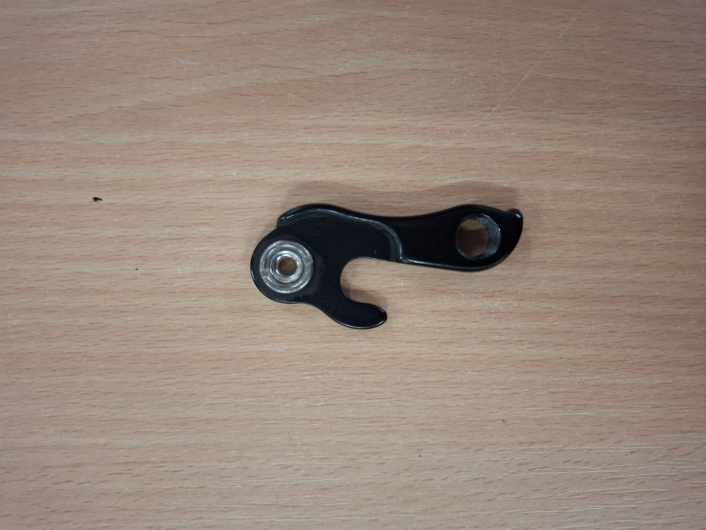 Ausfallende in schwarz Kinesis von links