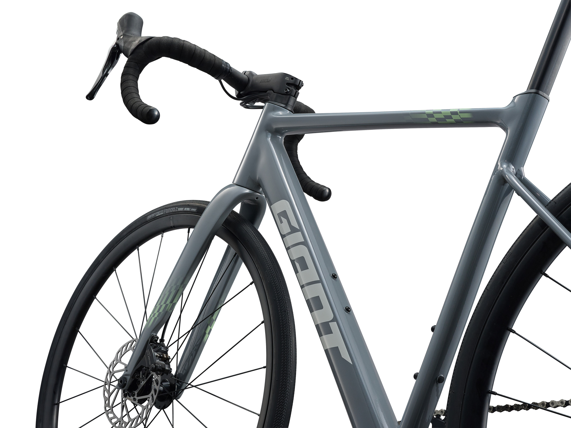 Giant Contend AR 1 Gravelbike in Stardust Grey mit Carbon-Gabel und GIANT Logo im Rahmendetail