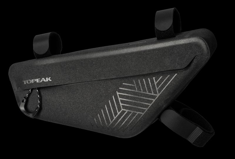 Produktfoto Topeak MidLoader Drybag in Grösse S in schwarz, dunkler Hintergrund und reflektierende Elemente