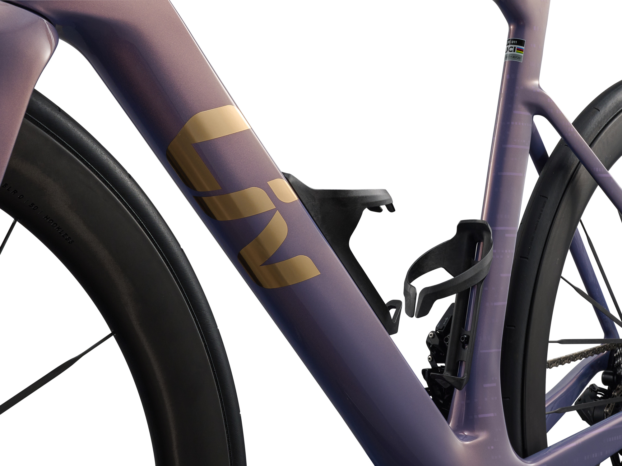 Liv Enviliv Advanced Pro 0 in Ember Violet mit sichtbarem Liv-Logo und Aero-Oberrohr.